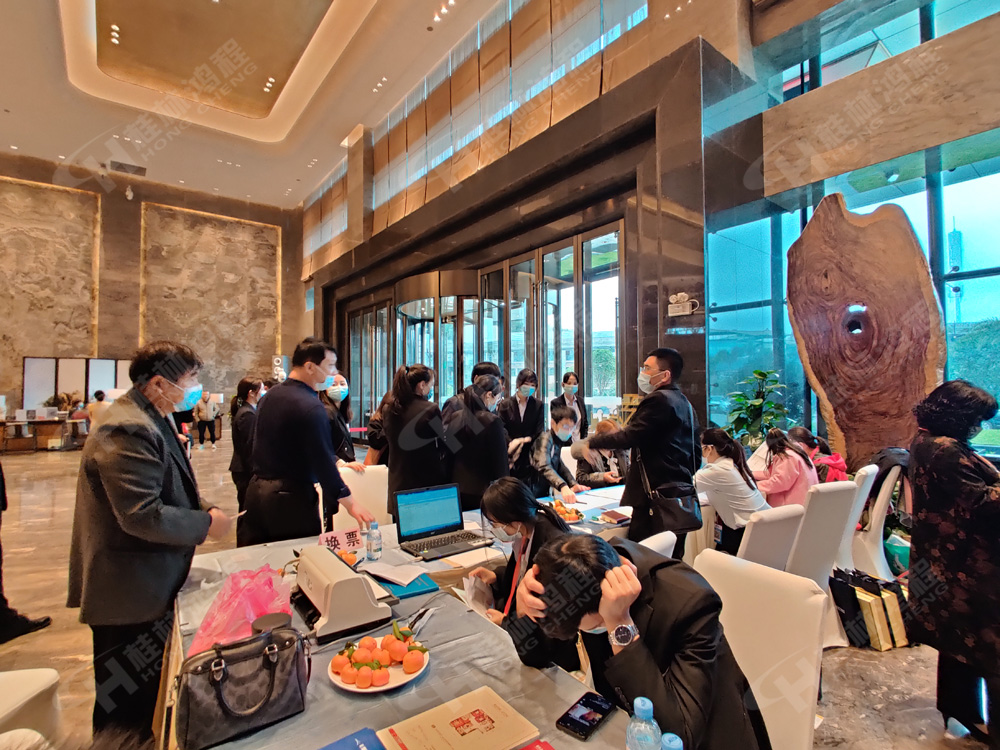 報(bào)道一：桂林鴻程承辦的2020年全國碳酸鈣行業(yè)年會(huì)如約而至，歡迎前來報(bào)到！