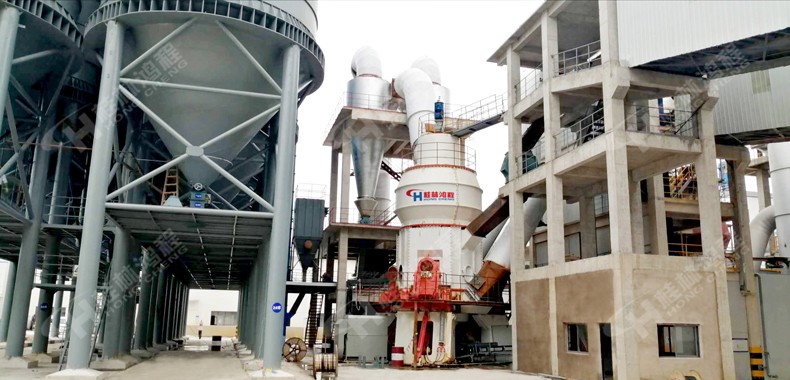 鴻程時產100噸石灰石生產線HLM2600大型石粉立磨 浙江某鈣科設備現(xiàn)場