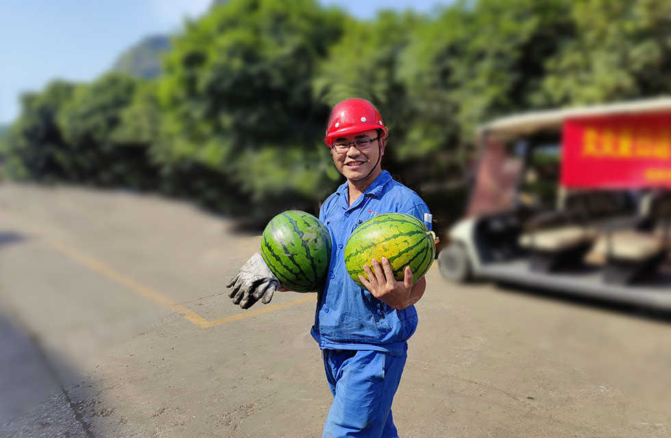 夏日送清涼，溫情暖人心！桂林鴻程工會(huì)開(kāi)展“夏日送清涼”慰問(wèn)活動(dòng)