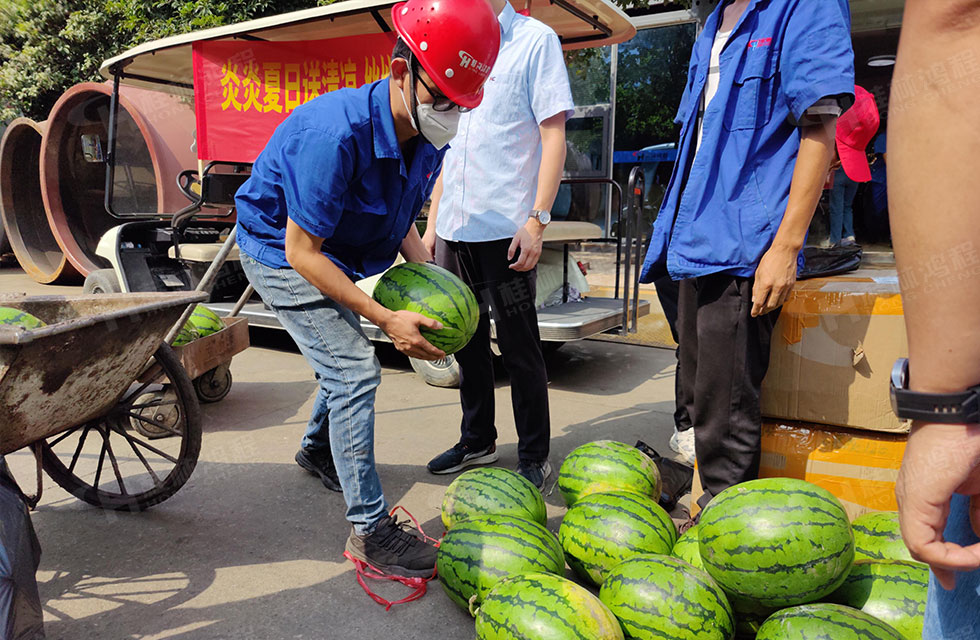 夏日送清涼，溫情暖人心！桂林鴻程工會(huì)開(kāi)展“夏日送清涼”慰問(wèn)活動(dòng)